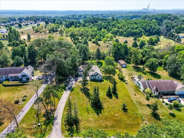 W8021 Jonathan Drive, Pardeeville, WI 53954