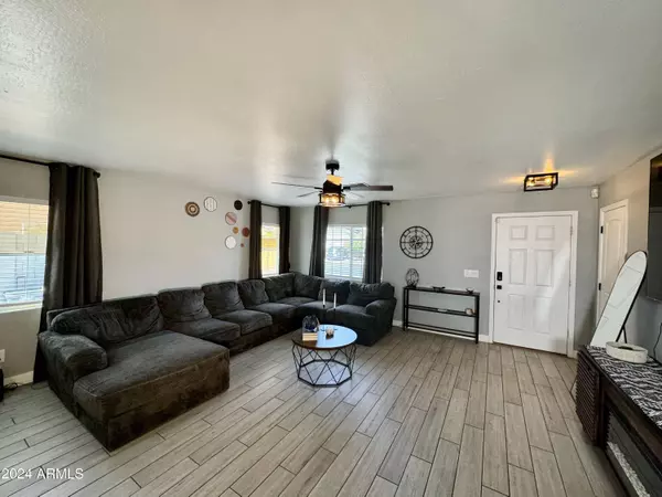 12513 W ROSEWOOD Drive, El Mirage, AZ 85335