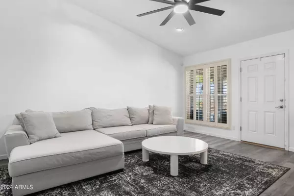 8140 N 107 Avenue #105, Peoria, AZ 85345