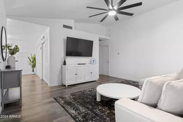 8140 N 107 Avenue #105, Peoria, AZ 85345