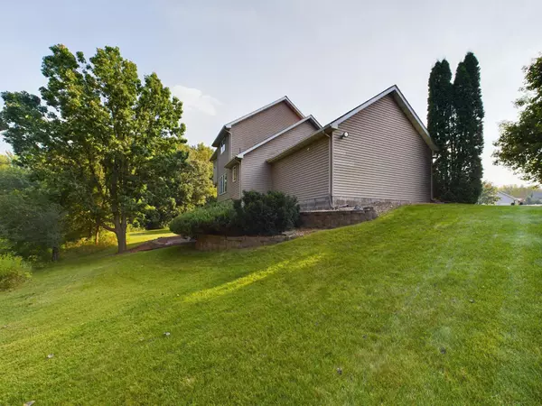 7717 31st Street CT, Oakdale, MN 55128