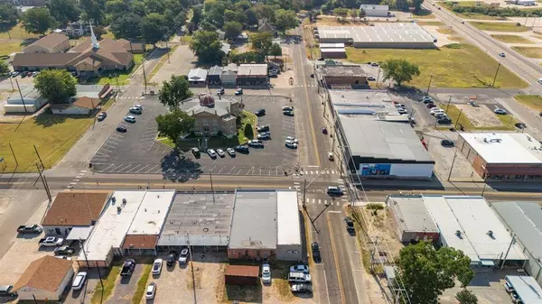 239 N Texas Street, Emory, TX 75440