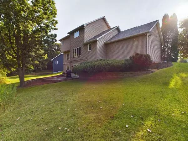 7717 31st Street CT, Oakdale, MN 55128