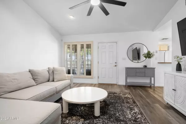 8140 N 107 Avenue #105, Peoria, AZ 85345