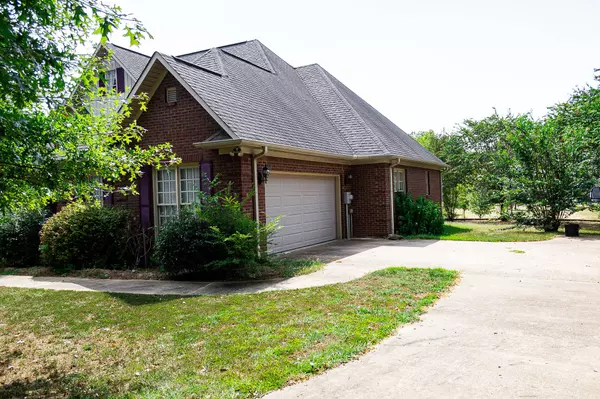 33 Quail Valley Road, Tupelo, MS 38804