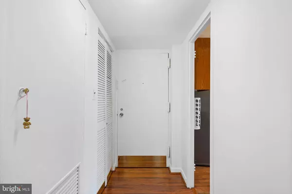 3100 S MANCHESTER ST #342, Falls Church, VA 22044