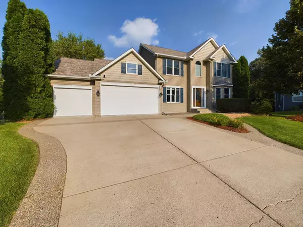 7717 31st Street CT, Oakdale, MN 55128