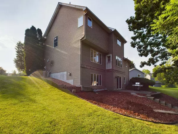 7717 31st Street CT, Oakdale, MN 55128