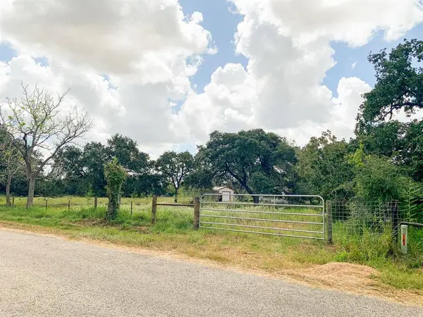 1973 County Road 132, Hallettsville, TX 77964