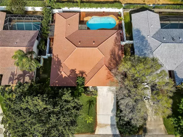 4029 NW 72nd Ave, Coral Springs, FL 33065