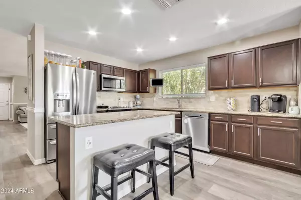 2816 W SANTA CRUZ Avenue, San Tan Valley, AZ 85144