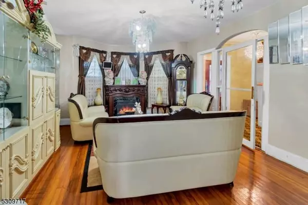 112 S Stiles St, Linden City, NJ 07036