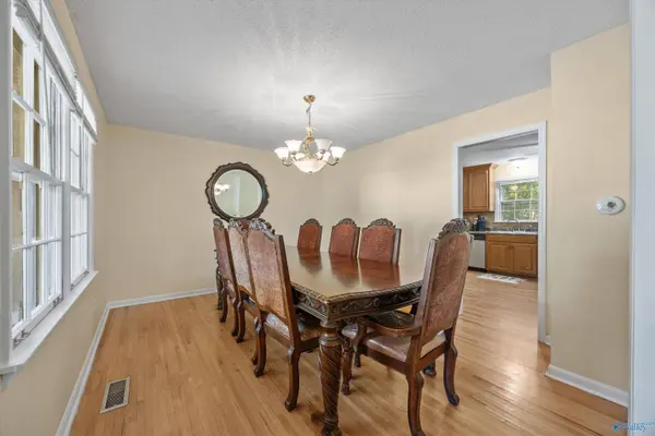 6502 Creighton Avenue NW, Huntsville, AL 35810