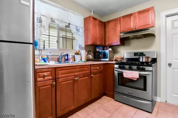 21 Lafayette St, West Orange Twp., NJ 07052