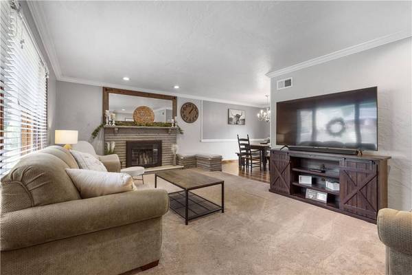 1004 Emery Dr, Pittsburgh, PA 15227