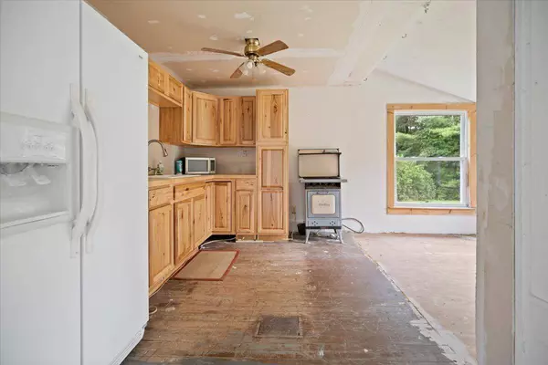 174 Poplar Hill RD, Mexico, ME 04257