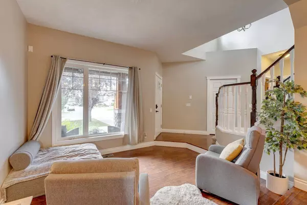 18 Chapman Heath SE, Calgary, AB T2X 3E5