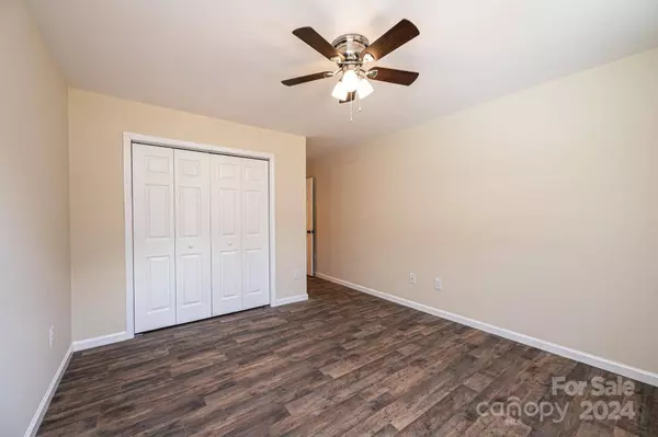 1614 Herbie CIR, Newton, NC 28658