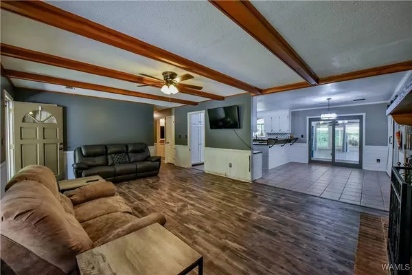 180 Rocky Ridge ST, Carrollton, AL 35447