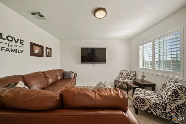 415 N H St, Westmorland, CA 92281