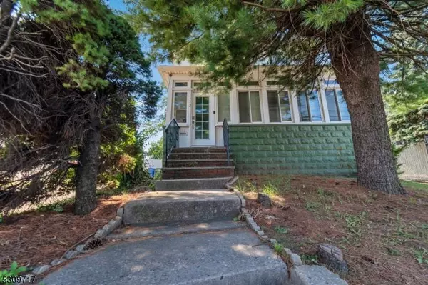 112 S Stiles St, Linden City, NJ 07036