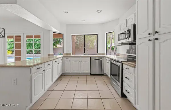 305 E VERA Lane, Tempe, AZ 85284