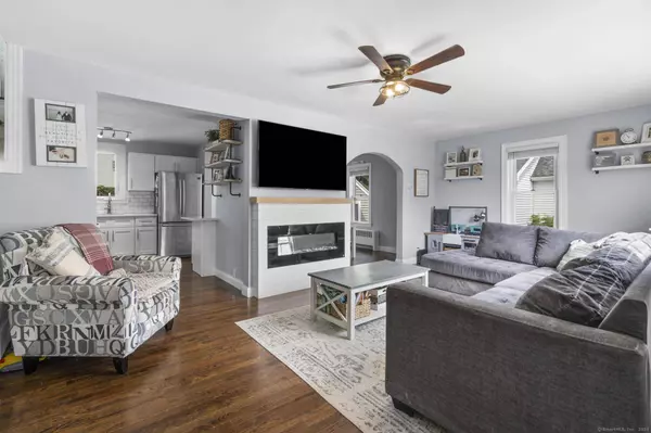 29 Catlin Place, Shelton, CT 06484