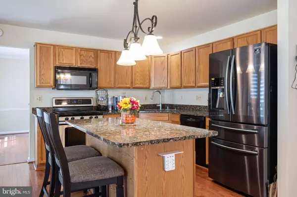 4941 FRISHMAN CT, Woodbridge, VA 22193