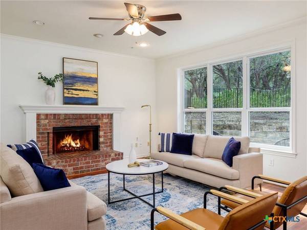 105 Royal Oak LN, Lakeway, TX 78734