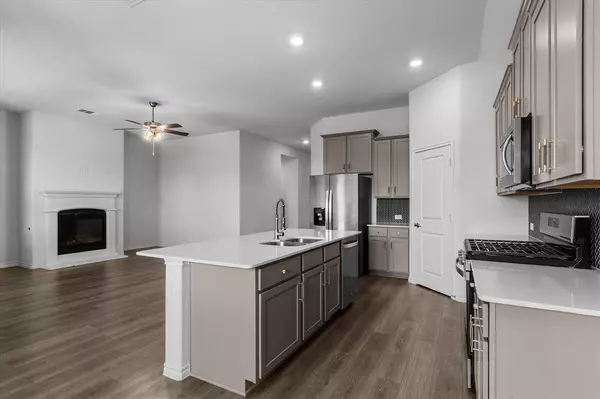 10540 Fountain Gate Street, Aubrey, TX 76227