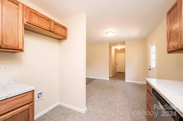 1614 Herbie CIR, Newton, NC 28658