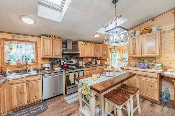 10037 Homestead RD, Wadsworth, OH 44281