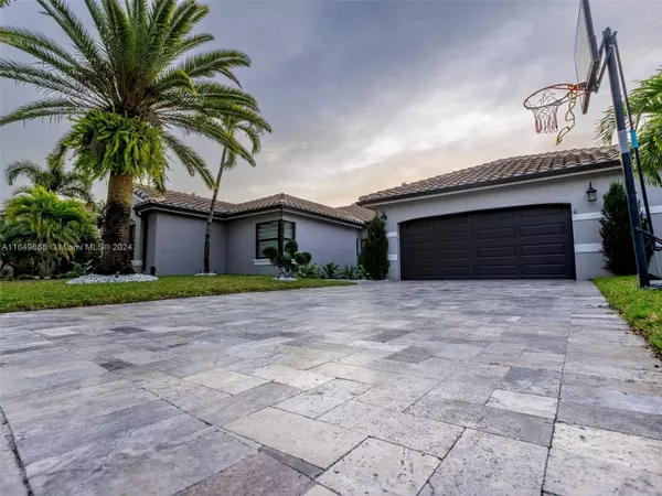 180 Montclaire Dr, Weston, FL 33326