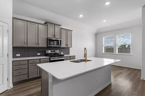 10540 Fountain Gate Street, Aubrey, TX 76227