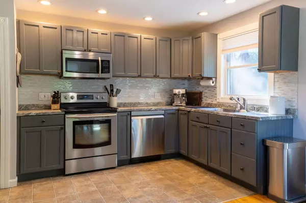 75 Brattle ST, South Berwick, ME 03908