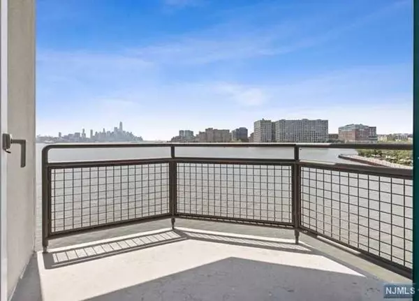 600 Harbor BLVD # 904, Weehawken, NJ 07086