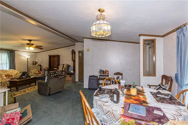 5725 Sherbourne DR SW, Canton, OH 44706