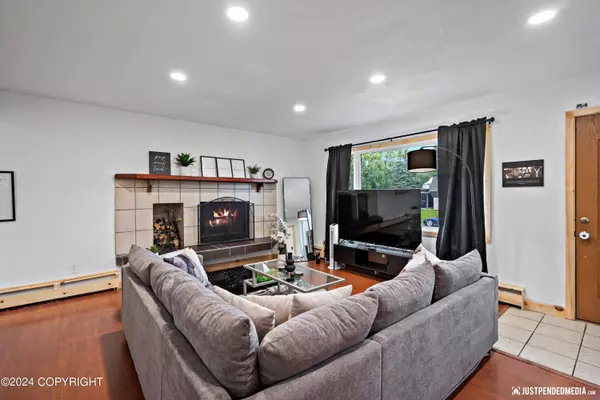 2050 Paxson DR, Anchorage, AK 99504