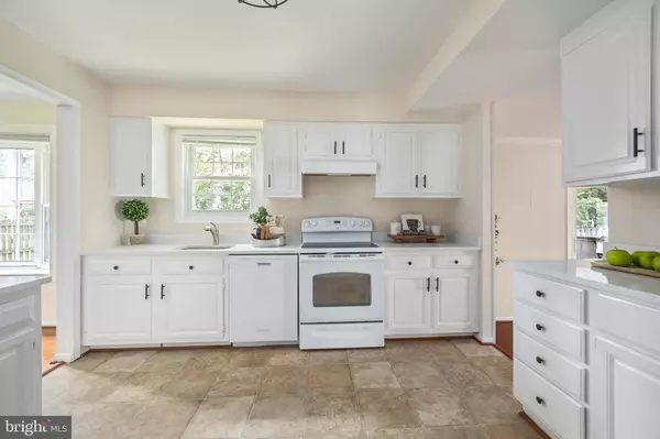 6012 FRANCONIA FOREST LN, Alexandria, VA 22310