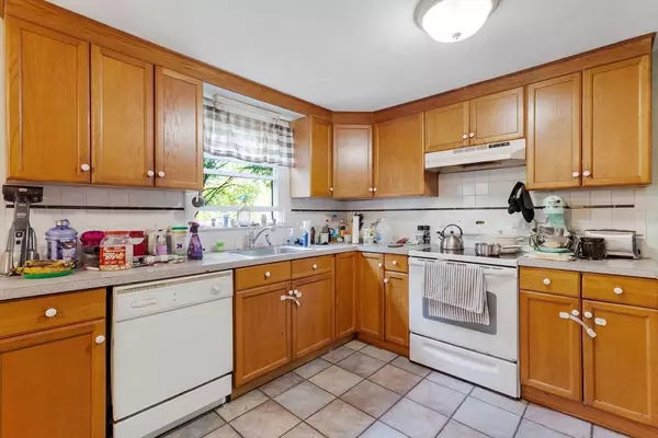 3-5 Dragon Court Cir, Woburn, MA 01801