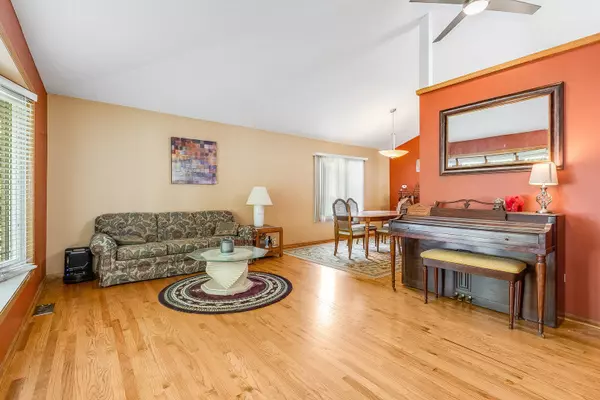 17803 64th CT, Tinley Park, IL 60477