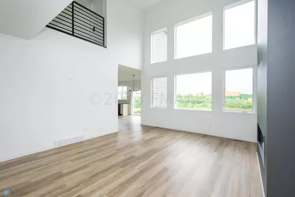 4212 PINE Pkwy S, Fargo, ND 58104