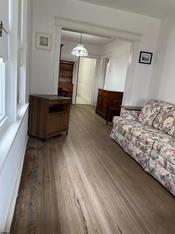 207 N Somerset Ave Ave, Ventnor, NJ 08406