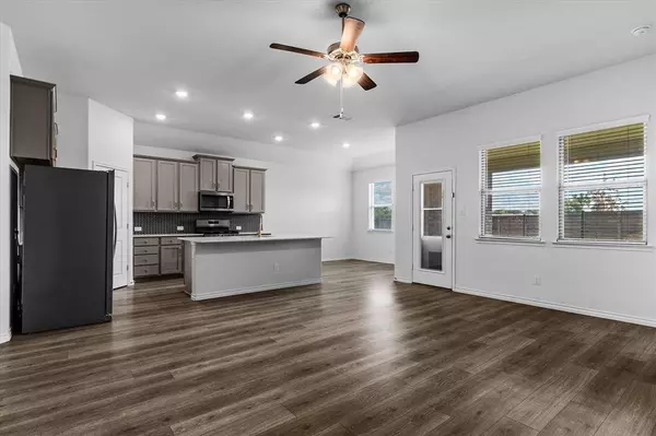 10540 Fountain Gate Street, Aubrey, TX 76227