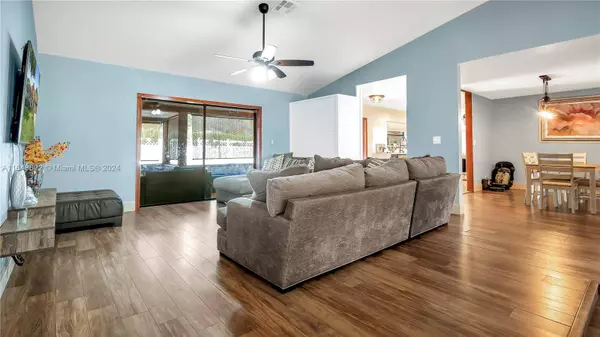 4029 NW 72nd Ave, Coral Springs, FL 33065