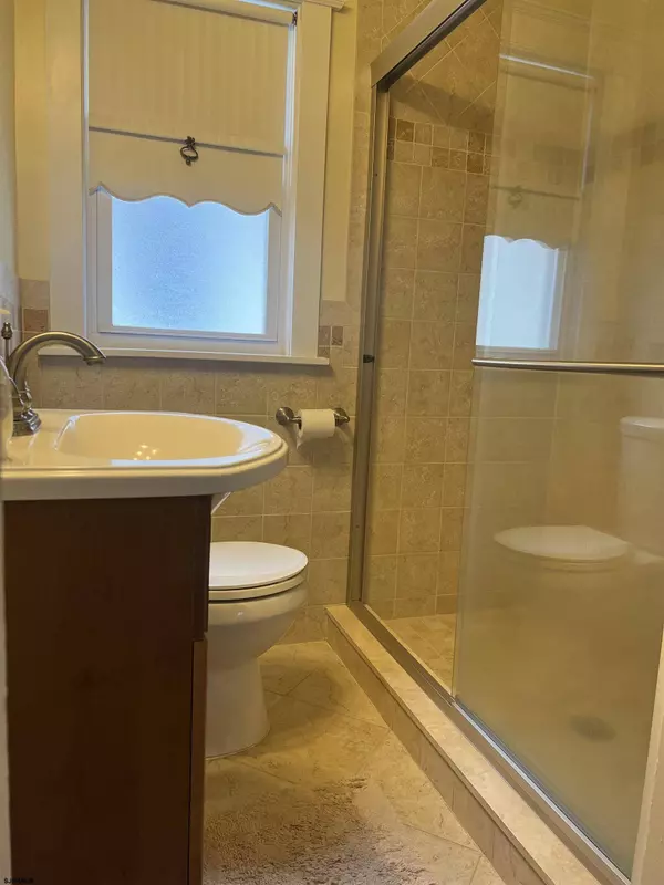 207 N Somerset Ave Ave, Ventnor, NJ 08406