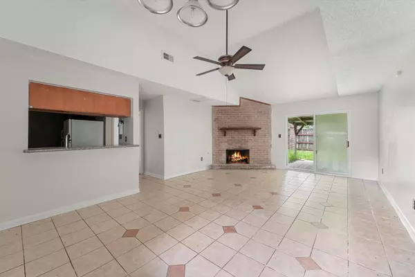 3301 Sussex Way, Friendswood, TX 77546-5674