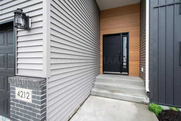 4212 PINE Pkwy S, Fargo, ND 58104