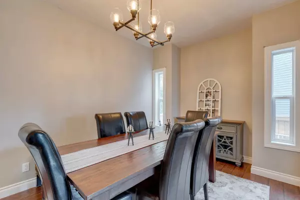 18 Chapman Heath SE, Calgary, AB T2X 3E5