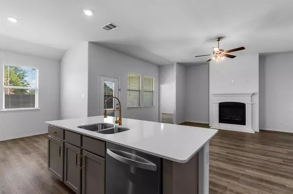 10540 Fountain Gate Street, Aubrey, TX 76227